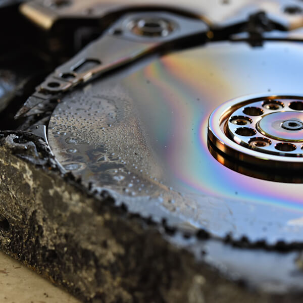 an Ontrack Physical Data Recovery Engineer img_600x800_engineer